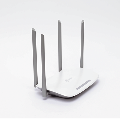 Router Inalámbrico ISP doble banda AC, 2.4 GHz y 5 GHz Hasta 1167 Mbps, 4 antenas externas omnidireccional, 3 Puertos LAN 10/100/1000 Mbps, 1 Puerto WAN 10/100/1000 Mbps - Image 2